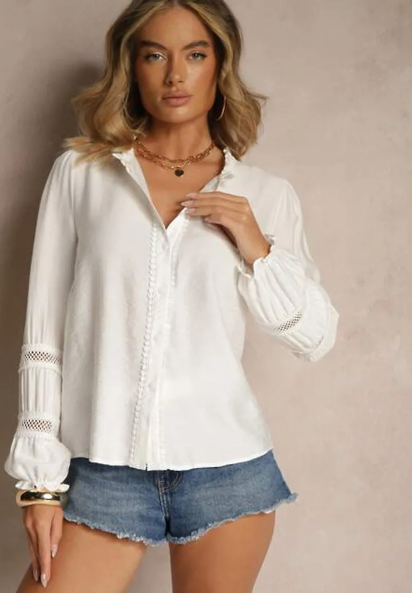 Biała Prosta Koszula z Wiskozy z Ozdobnymi Koronkowymi Wstawkami Cesiola