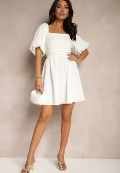 Biała Rozkloszowana Sukienka z Elastyczną Górą i Bufkami na Ramionach Velzemia