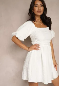 Biała Rozkloszowana Sukienka z Elastyczną Górą i Bufkami na Ramionach Velzemia