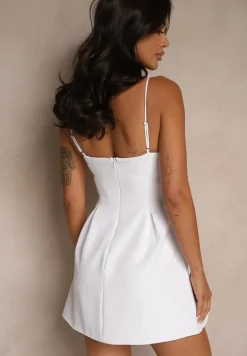 Biała Rozkloszowana Sukienka Vices na Ramiączkach z Ozdobnymi Zakładkami Milanelis