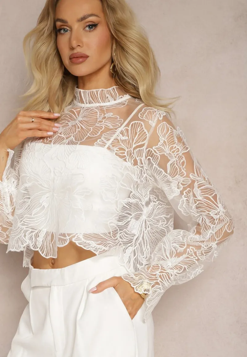 Biała Siateczkowa Bluzka ze Stójką z Haftowanym Kwiatowym Wzorem Alerfia