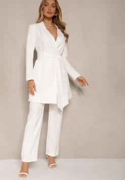 Biała Sukienka o Kroju Marynarki z Usztywnioną Linią Ramion Wiązana w Talii Equintina