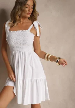 Biała Sukienka z Bawełny Ozdobiona Wiązaniem Tollasea