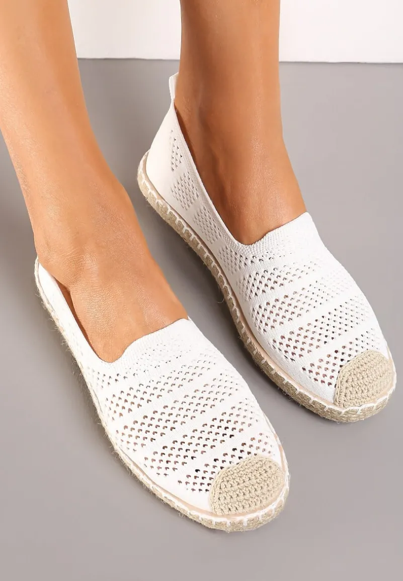 Białe Ażurowe Espadryle Ozdobione Plecionką na Podeszwie i Nosku Tarniesa