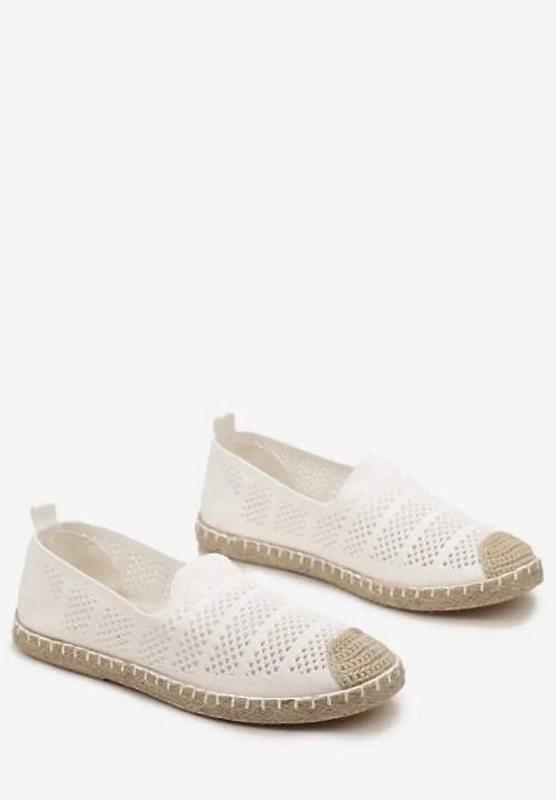 Białe Ażurowe Espadryle Ozdobione Plecionką na Podeszwie i Nosku Tarniesa