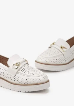 Białe Ażurowe Półbuty z Minimalistyczną Klamerką Narielle