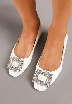 Białe Balerinki na Płaskiej Podeszwie z Metaliczną Ozdobą Oranivia