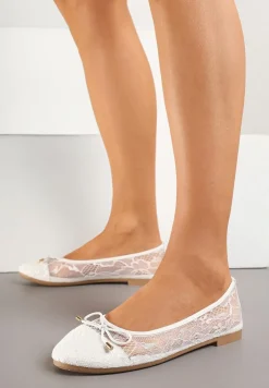 Białe Balerinki z Koronkową Cholewką i Kokardą Ulidisa