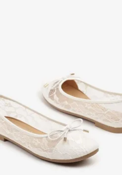 Białe Balerinki z Koronkową Cholewką i Kokardą Ulidisa