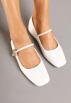 Białe Balerinki z Kwadratowym Noskiem i Ozdobną Sprzączką Neovia