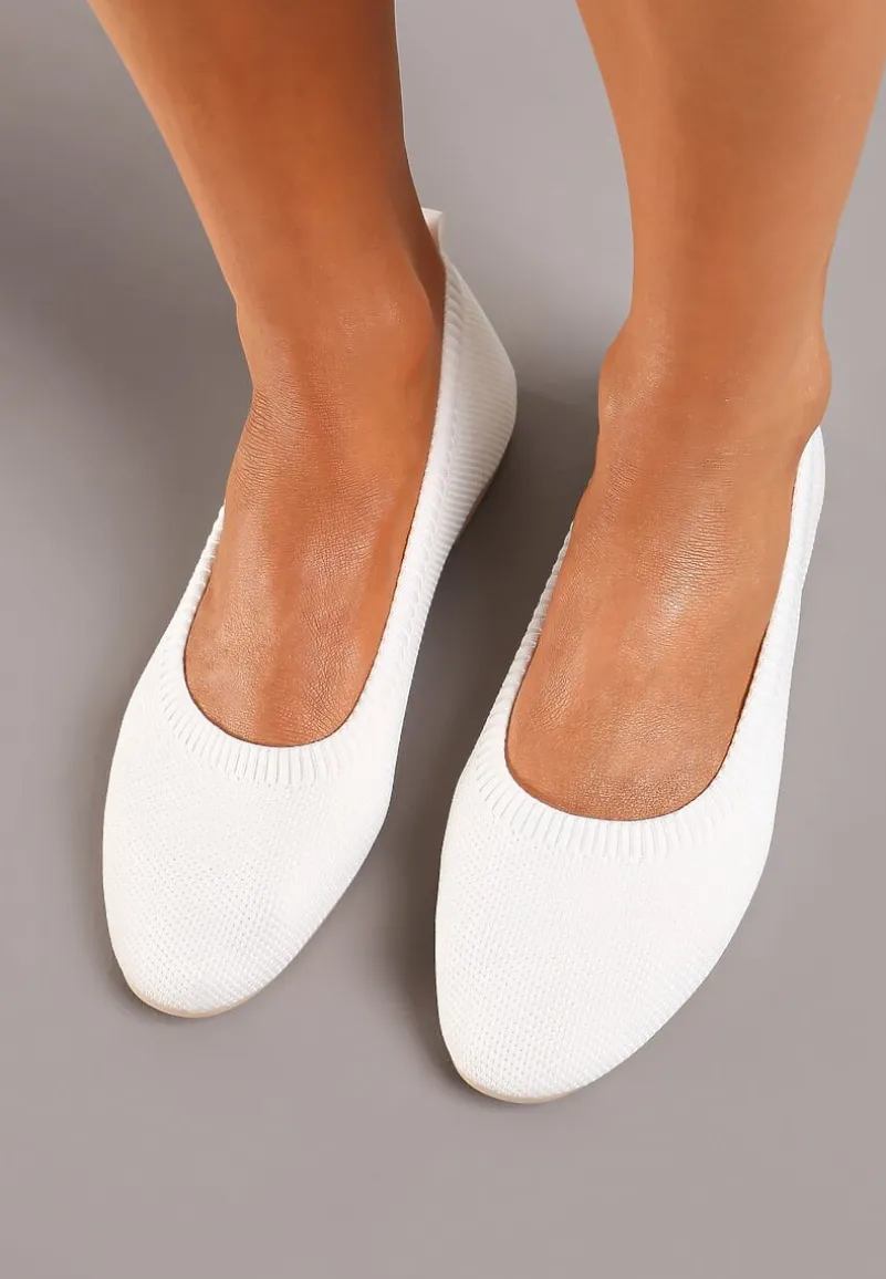 Białe Balerinki z Okrągłym Noskiem i Materiałową Cholewką Mililena