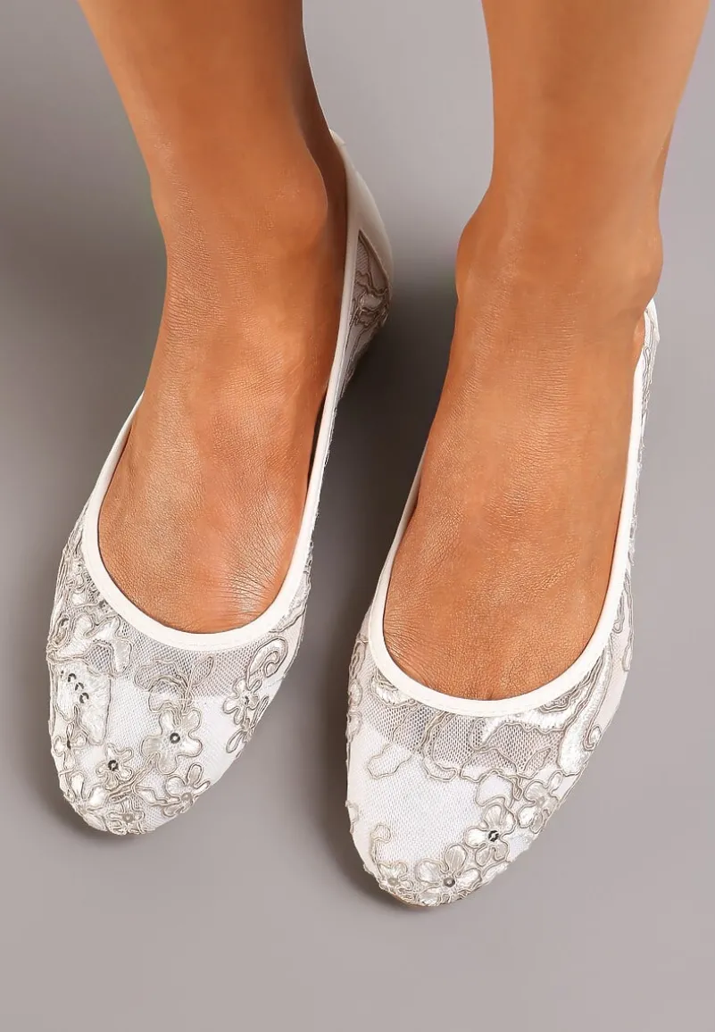 Białe Balerinki z Przeszyciami Ozdobione Cekinami Vellamira