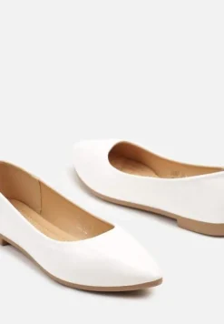 Białe Basicowe Balerinki ze Szpiczastym Noskiem Adivili