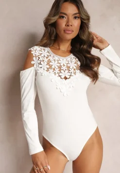 Białe Body z Bawełny Ozdobione Koronką i Wycięciami Gefina
