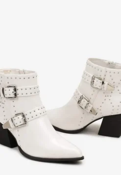 Białe Botki na Słupku Biker Wykończone Klamrami i Nitami Terivian