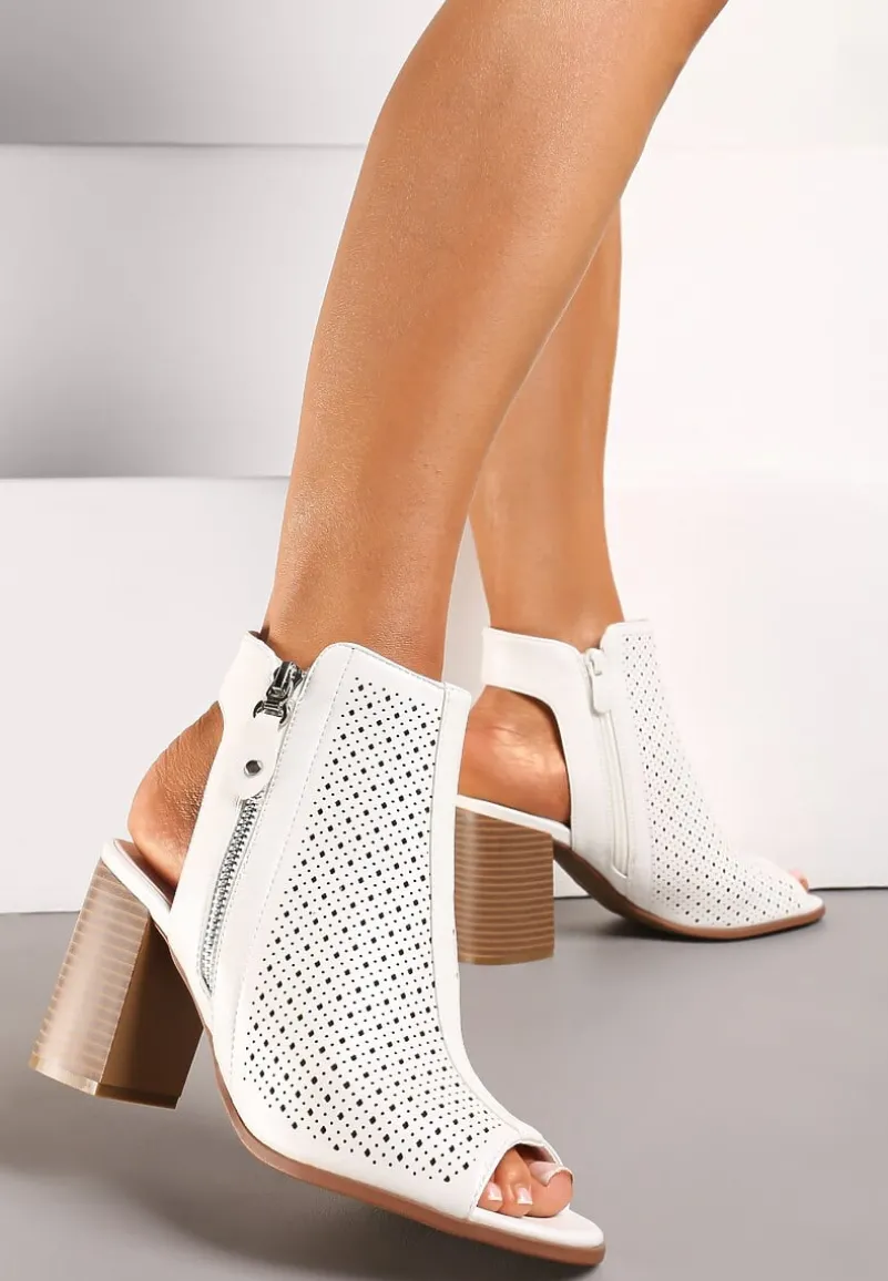 Białe Botki Wycięte za Kostkę z Ozdobnym Suwakiem i Ażurową Cholewką Arcida