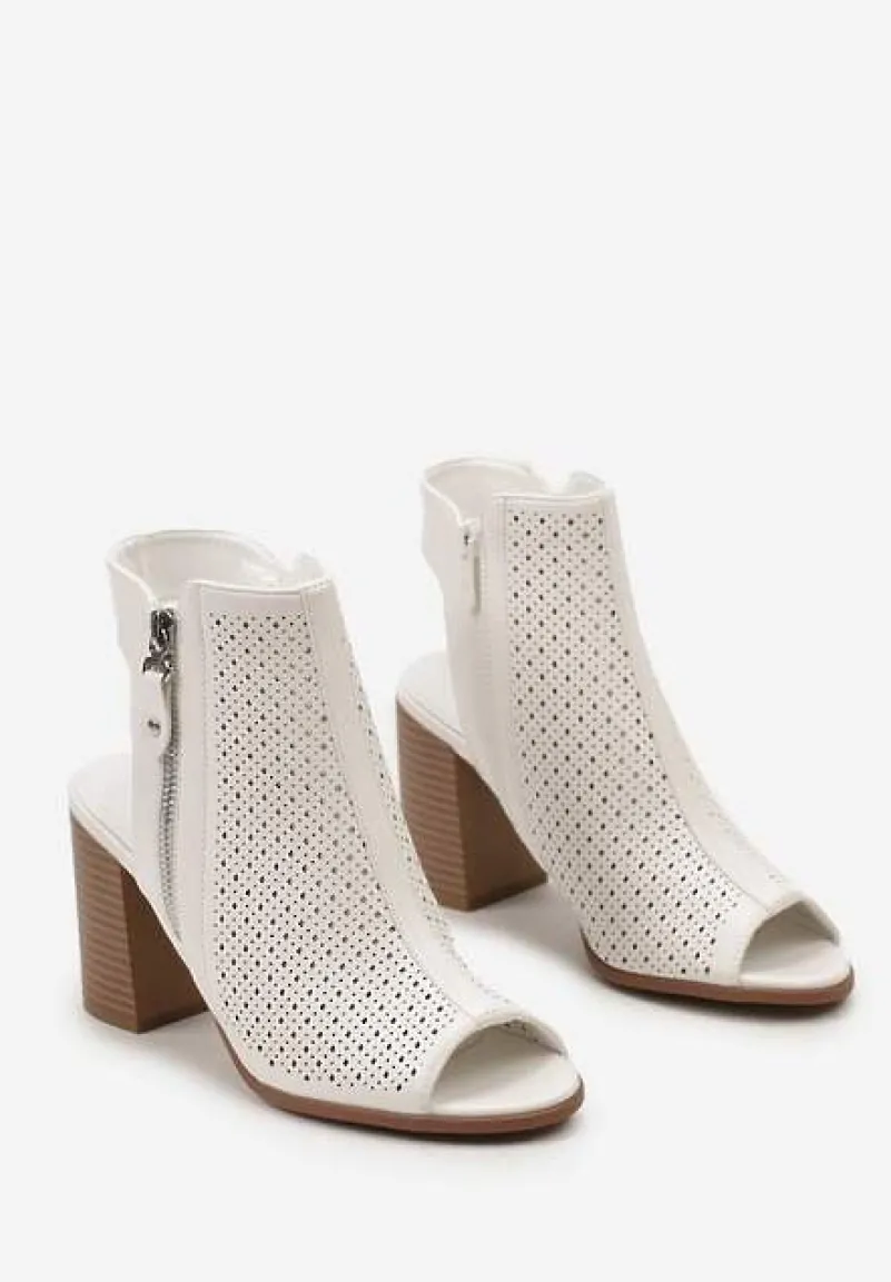 Białe Botki Wycięte za Kostkę z Ozdobnym Suwakiem i Ażurową Cholewką Arcida