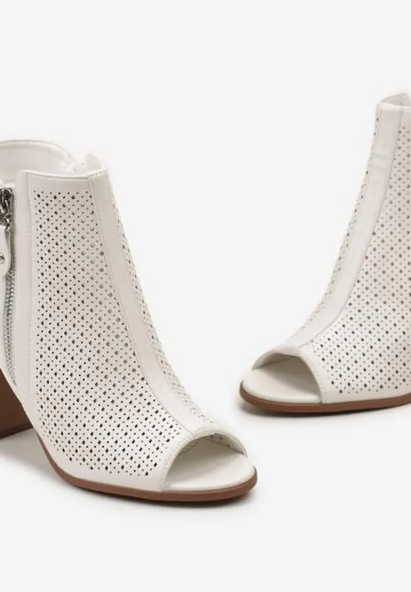 Białe Botki Wycięte za Kostkę z Ozdobnym Suwakiem i Ażurową Cholewką Arcida