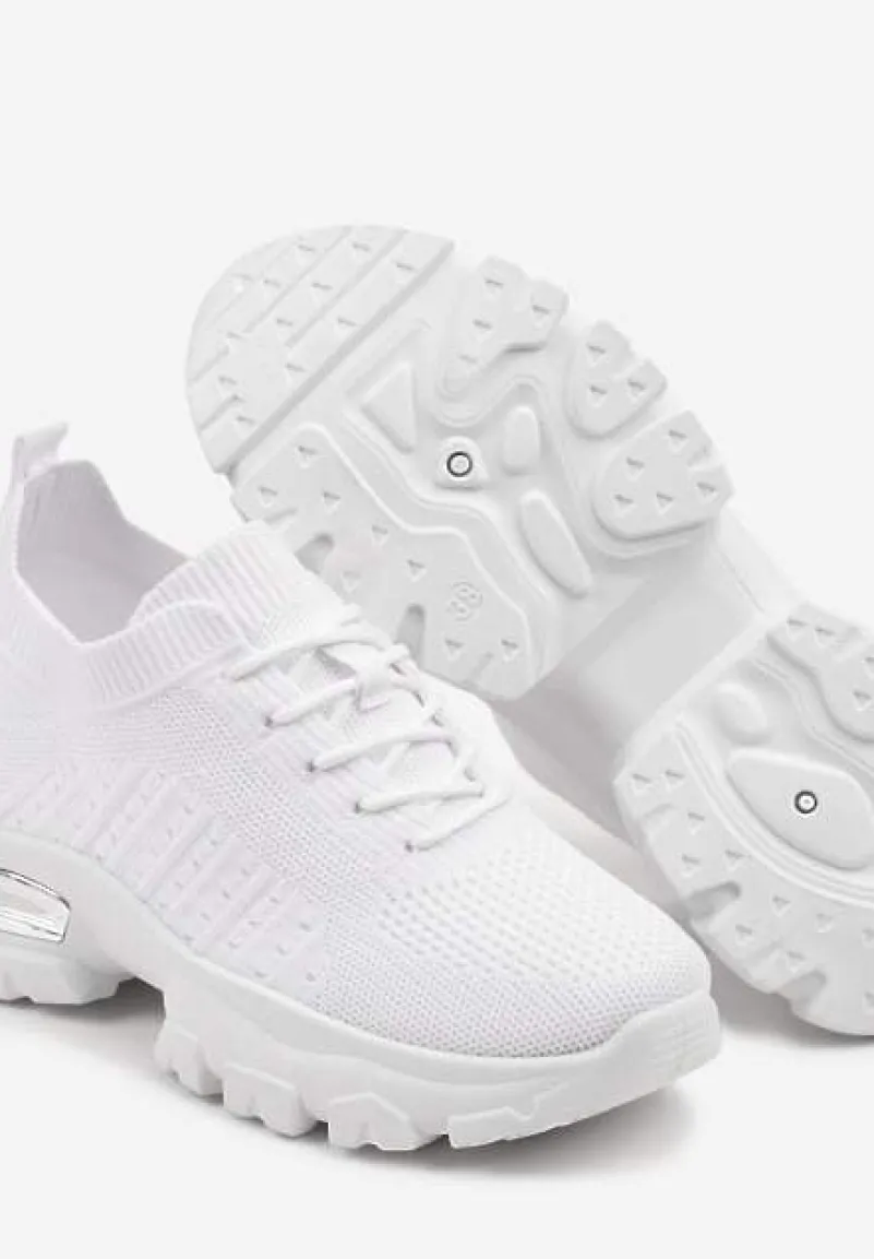 Białe Buty Sportowe Sneakersy z Siateczki na Tłoczonej Podeszwie Zdobionej Aplikacją Neltewia