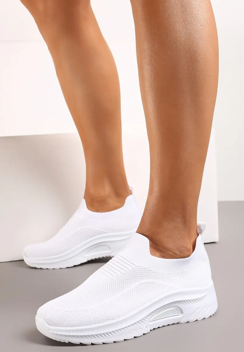 Białe Casualowe Buty Sportowe na Grubszej Podeszwie Ozdobione Perforacją Fiovena