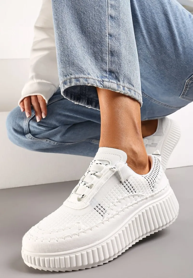 Białe Casualowe Sneakersy z Wiązaniem na Wzorzystej Grubej Podeszwie Aniata