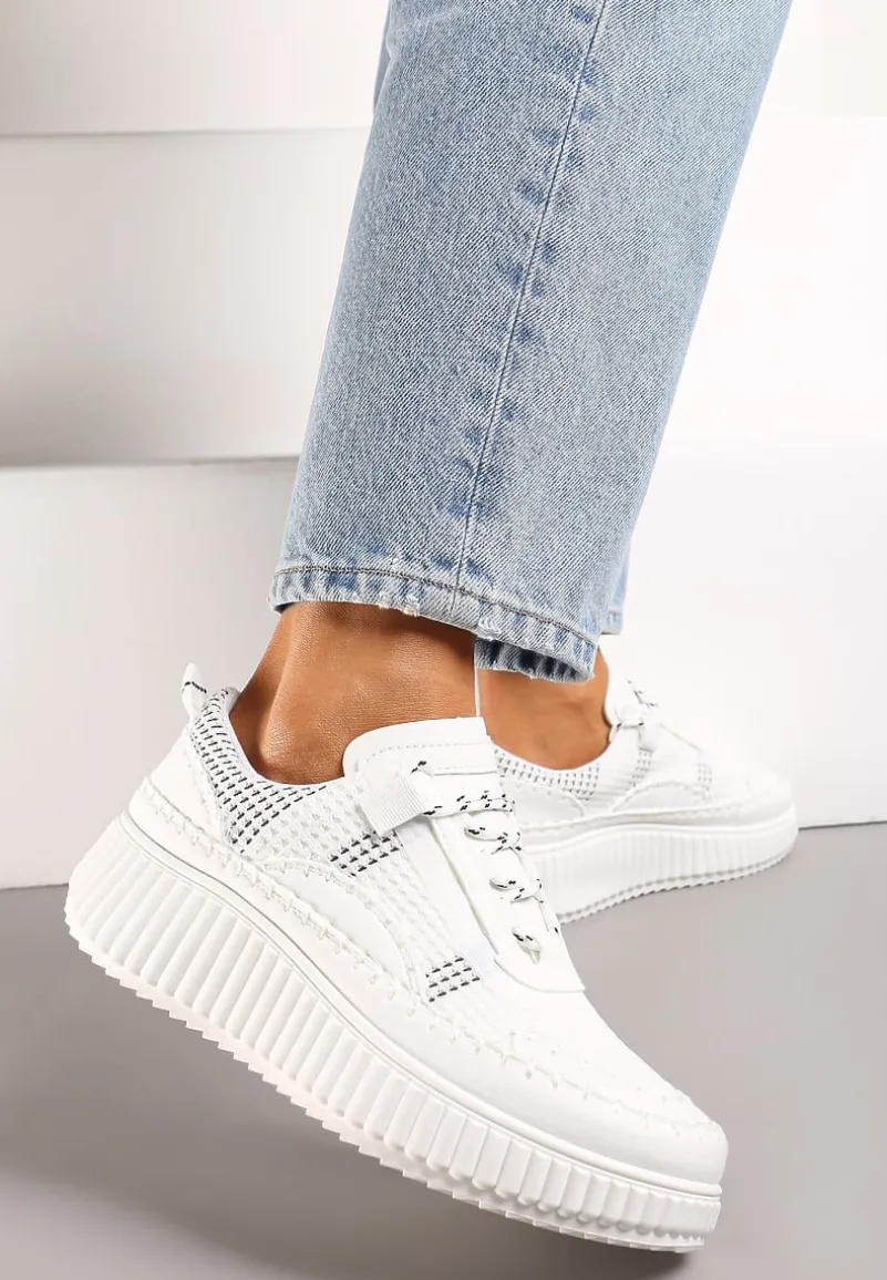 Białe Casualowe Sneakersy z Wiązaniem na Wzorzystej Grubej Podeszwie Aniata