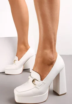 Białe Czółenka na Platformie i Słupku z Ozdobną Klamerką Idonora