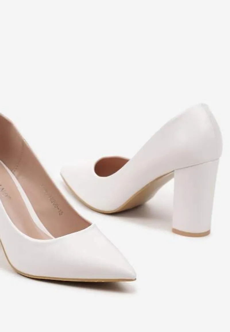 Białe Czółenka na Słupku w Klasycznym Stylu Quaravia