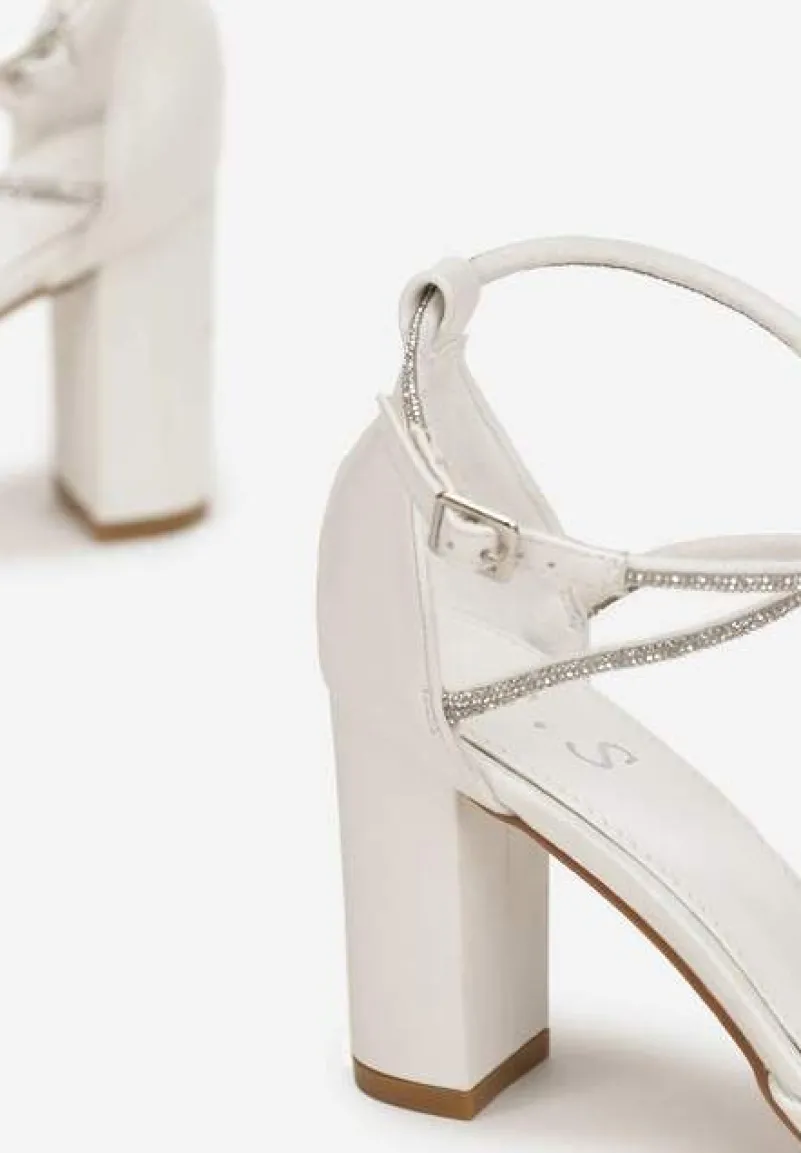 Białe Czółenka na Słupku ze Szpiczastym Noskiem i Paskiem w Cyrkonie Jiansa