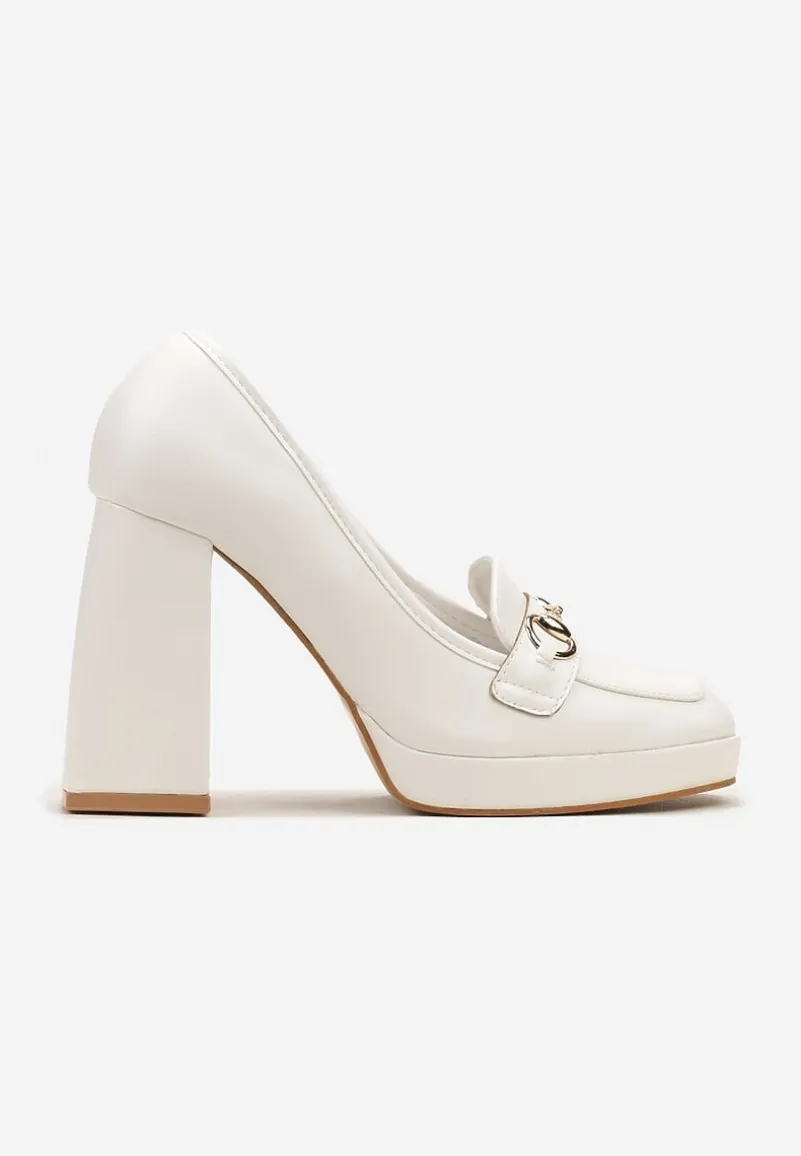 Białe Czółenka na Wysokim Słupku z Platformą i Metalową Klamerką Paliotte