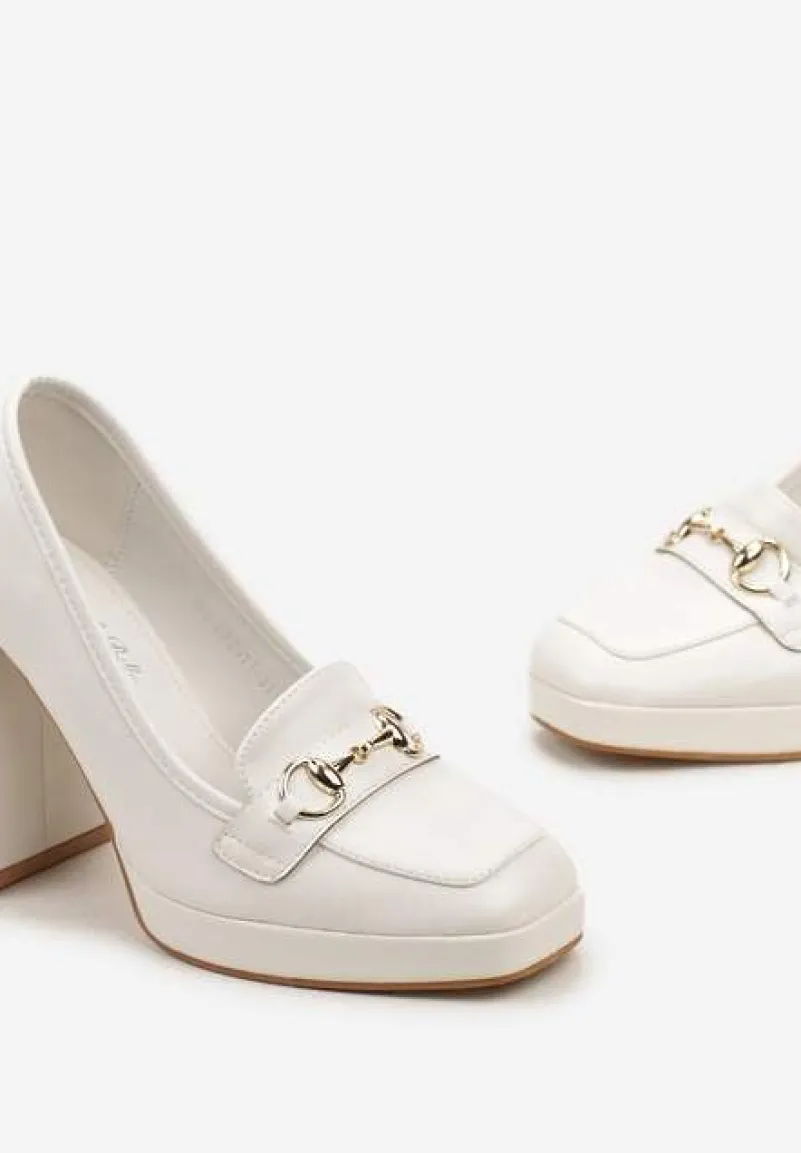 Białe Czółenka na Wysokim Słupku z Platformą i Metalową Klamerką Paliotte