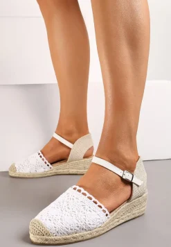 Białe Espadryle na Koturnie z Plecionką i Ażurową Koronką na Nosku Afridana