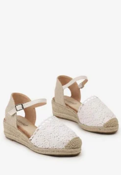 Białe Espadryle na Koturnie z Plecionką i Ażurową Koronką na Nosku Afridana