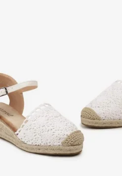 Białe Espadryle na Koturnie z Plecionką i Ażurową Koronką na Nosku Afridana