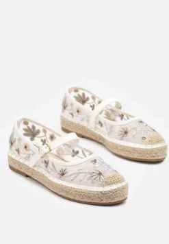 Białe Espadryle z Siateczki na Plecionej Podeszwie Zdobione Haftem Evelritia