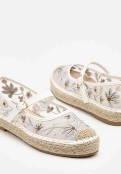 Białe Espadryle z Siateczki na Plecionej Podeszwie Zdobione Haftem Evelritia