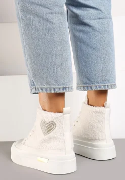 Białe Futerkowe Trampki na Platformie z Ozdobną Naszywką w Kształcie Serca Aelinna