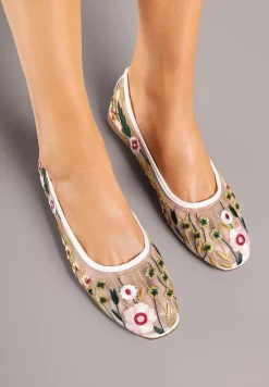 Białe Haftowane Balerinki z Siateczki z Kwiatowym Motywem Feviane