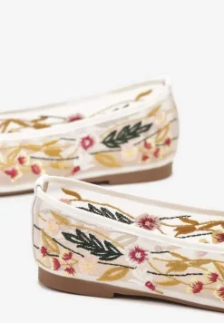 Białe Haftowane Balerinki z Siateczki z Kwiatowym Motywem Feviane