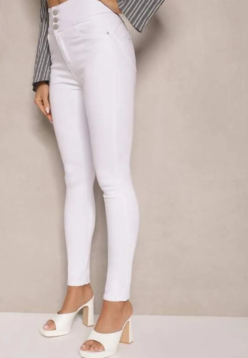 Białe Jeansy Skinny z Bawełną High Waist Ozdobione Guzikami Callirna