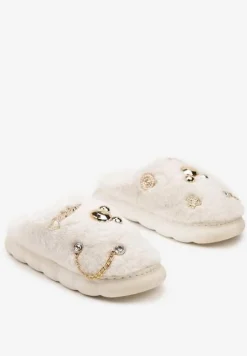 Białe Kapcie na Płaskiej Podeszwie z Futerkiem Ozdobione Łańcuszkiem i Cyrkoniami Reanivia