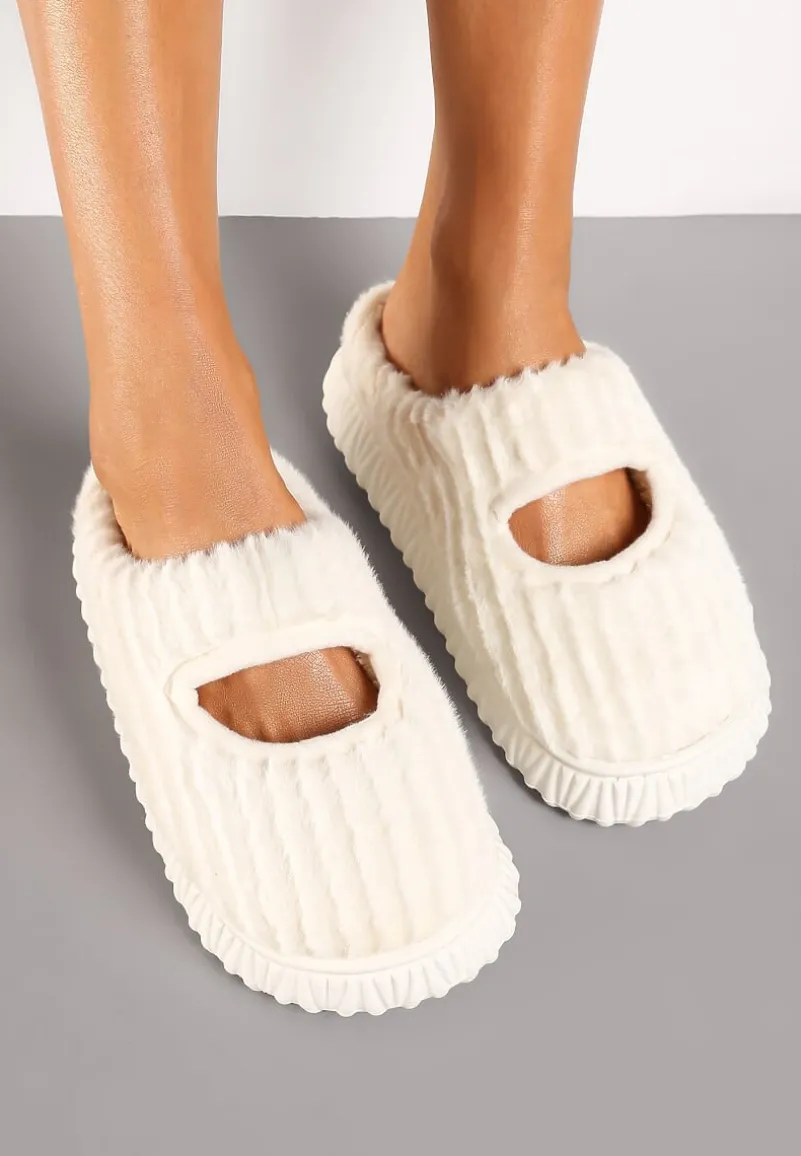 Białe Kapcie Pluszowe z Wycięciem na Nosku Tamiviela