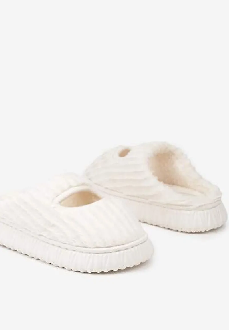 Białe Kapcie Pluszowe z Wycięciem na Nosku Tamiviela