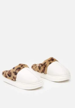 Białe Kapcie z Ekozamszu z Ozdobnym Futrem w Panterkowy Wzór Emmidra