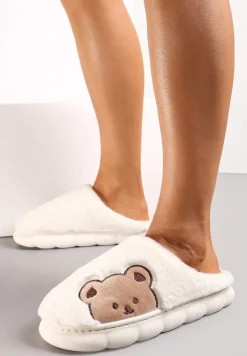 Białe Kapcie z Futerka Ozdobione Naszywką z Misiem Lealina