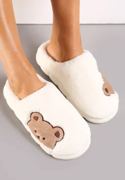 Białe Kapcie z Futerka Ozdobione Naszywką z Misiem Lealina