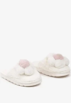 Białe Kapcie z Futerkiem i Ozdobną Kwiatową Aplikacją Neallith