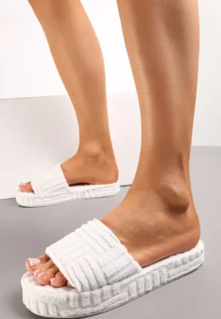 Białe Kapcie z Tłoczeniem na Grubej Podeszwie Willatta