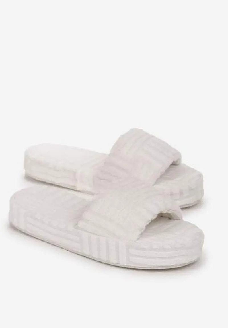 Białe Kapcie z Tłoczeniem na Grubej Podeszwie Willatta