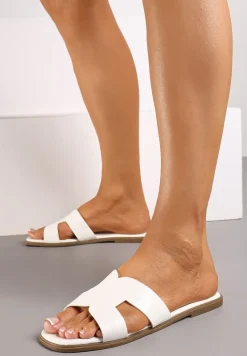 Białe Klapki na Płaskiej Podeszwie Ozdobione Metalicznymi Paskami i Kwadratowym Noskiem Sonivia